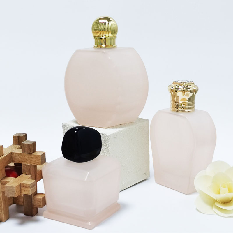 Custom Design Unique Luxury Perfume 100ml Frosted Peach Color Glass Bottle Refill Fancy Perfume Spray Bottle With Gold Cap GL8
