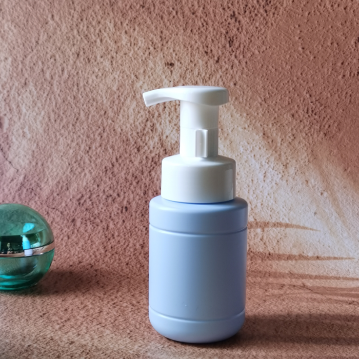 FOAM-PUMP-WITH-BOTTLE-FB0017 Flat Shoulder Round Bottom HDPE Bottle - Image 3