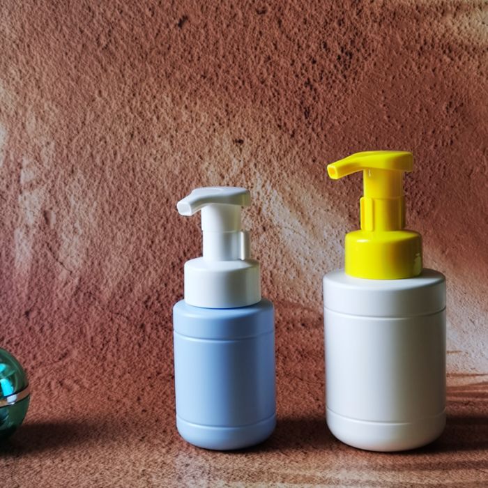 FOAM-PUMP-WITH-BOTTLE-FB0017 Flat Shoulder Round Bottom HDPE Bottle - Image 2